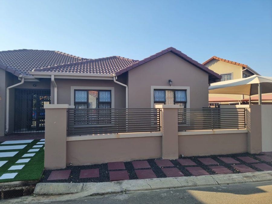 4 Bedroom Property for Sale in Rustenburg Central North West